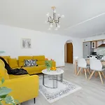 Family Droga Na Bystre By Renters شقة *