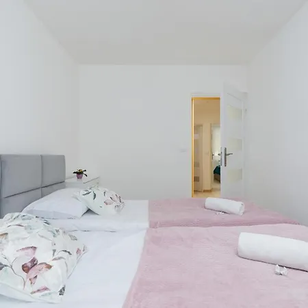 Family Droga Na Bystre By Renters Daire